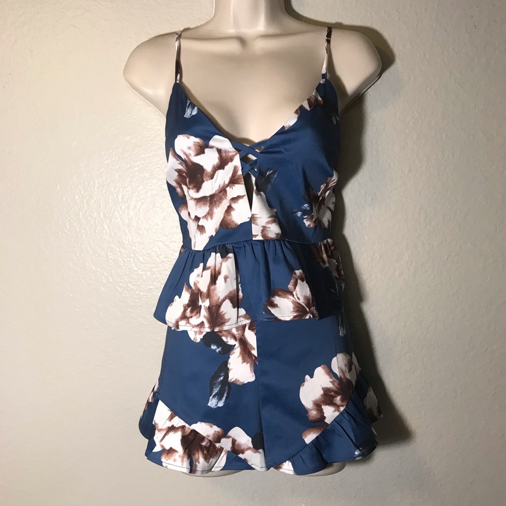 San Joy Blue Floral shorts and crop top set NWT